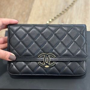 Chanel wallet on chain